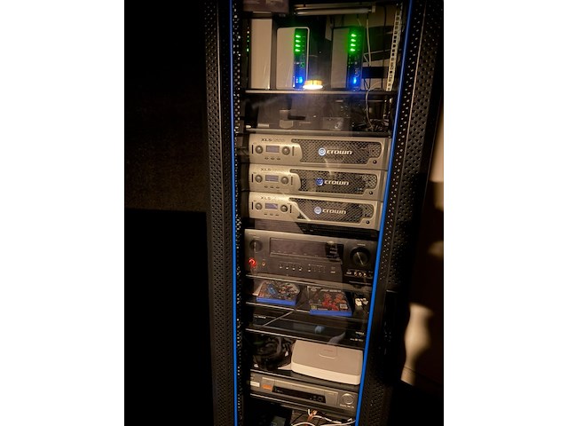 Complete bioscoopset, met dolby 7.1 en professioneel jbl surroundspeakers. - afbeelding 2 van  8