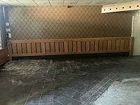 Complete eiken interieurbetimmering met plafondconstructie en ca. 40 m¹ wandlambrisering - afbeelding 2 van  20