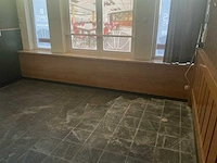 Complete eiken interieurbetimmering met plafondconstructie en ca. 40 m¹ wandlambrisering - afbeelding 14 van  20