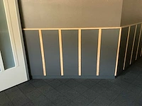 Complete eiken interieurbetimmering met plafondconstructie en ca. 40 m¹ wandlambrisering - afbeelding 6 van  20