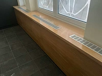 Complete eiken interieurbetimmering met plafondconstructie en ca. 40 m¹ wandlambrisering - afbeelding 3 van  20