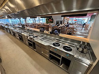 Complete frontcooking counter met apparatuur (combinatiekavel 10 t/m 33)