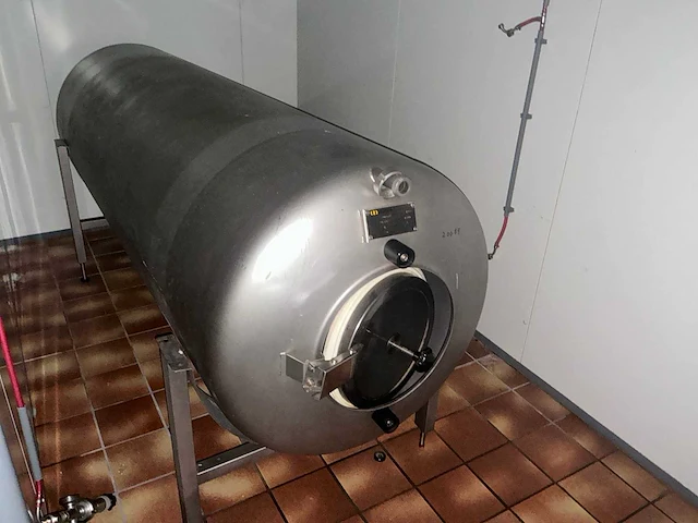 Complete hardhouten horecabar met tapinstallatie, koeling, 1.000 liter tank en lambrisering - afbeelding 46 van  73