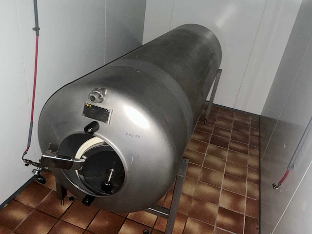 Complete hardhouten horecabar met tapinstallatie, koeling, 1.000 liter tank en lambrisering - afbeelding 50 van  73