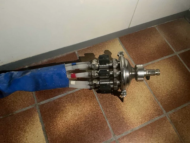 Complete hardhouten horecabar met tapinstallatie, koeling, 1.000 liter tank en lambrisering - afbeelding 52 van  73