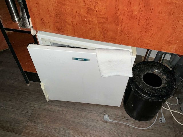 Complete horecabar met achterwand, koelingen, fustkoeler en spoelunit - afbeelding 4 van  15