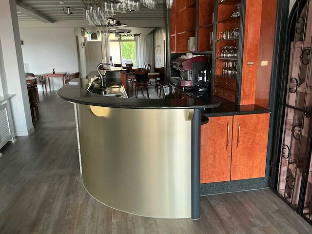 Complete horecabar met achterwand, koelingen, fustkoeler en spoelunit - afbeelding 8 van  15