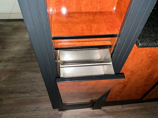 Complete horecabar met achterwand, koelingen, fustkoeler en spoelunit - afbeelding 12 van  15
