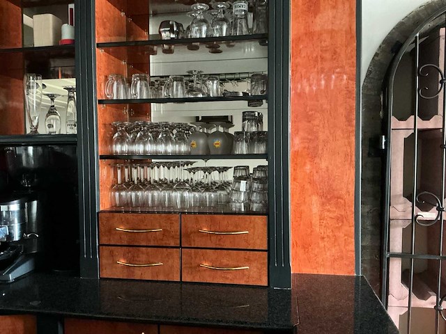 Complete horecabar met achterwand, koelingen, fustkoeler en spoelunit - afbeelding 15 van  15
