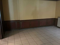 Complete houten wandbetimmering met lambrisering, kolommen en radiatorombouwen - afbeelding 3 van  25