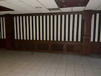 Complete houten wandbetimmering met lambrisering, kolommen en radiatorombouwen - afbeelding 6 van  25