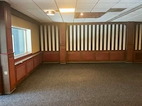 Complete houten wandbetimmering met lambrisering, kolommen en radiatorombouwen - afbeelding 25 van  25