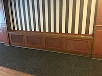 Complete houten wandbetimmering met lambrisering, kolommen en radiatorombouwen - afbeelding 15 van  25