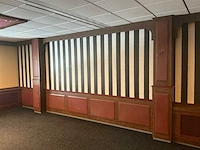 Complete houten wandbetimmering met lambrisering, kolommen en radiatorombouwen - afbeelding 16 van  25