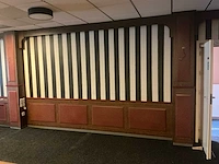 Complete houten wandbetimmering met lambrisering, kolommen en radiatorombouwen - afbeelding 11 van  17