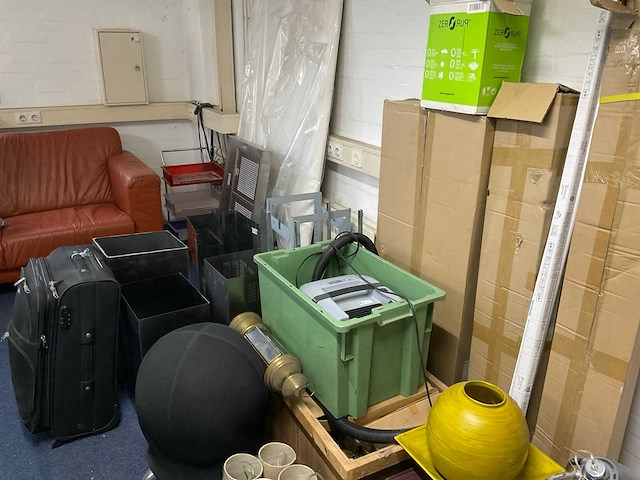 Complete inhoud kamer - afbeelding 5 van  9