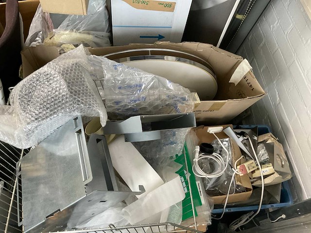 Complete inhoud kamer - afbeelding 8 van  9