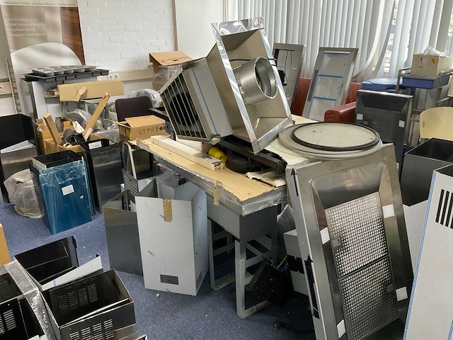 Complete inhoud kamer - afbeelding 3 van  9