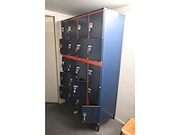 Complete inhoud locker ruimte - afbeelding 5 van  20