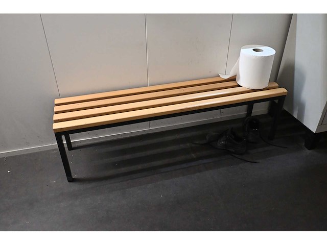 Complete inhoud locker ruimte - afbeelding 6 van  20