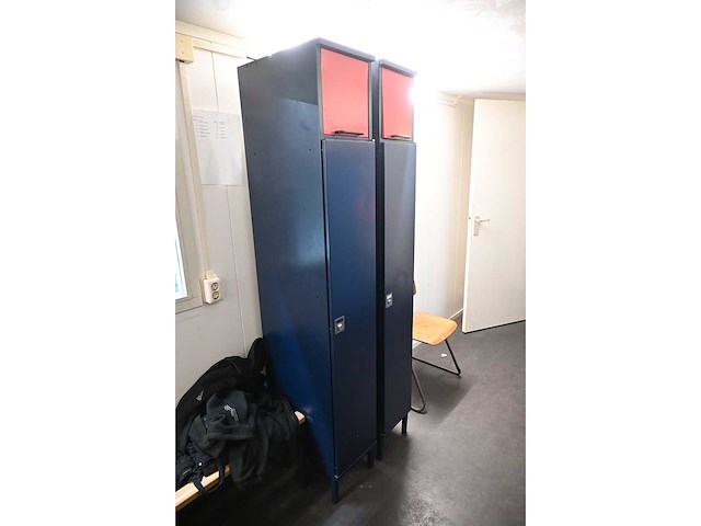 Complete inhoud locker ruimte - afbeelding 13 van  20