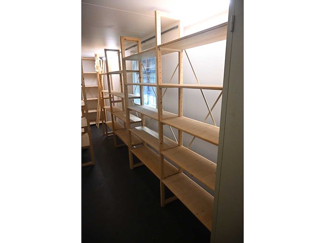 Complete inhoud locker ruimte - afbeelding 6 van  7