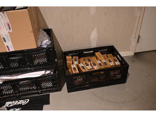 Complete inhoud magazijnruimte / voorraadruimte 1 - afbeelding 2 van  21