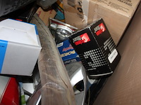Complete inhoud palletbox met diverse auto materialen - afbeelding 6 van  11