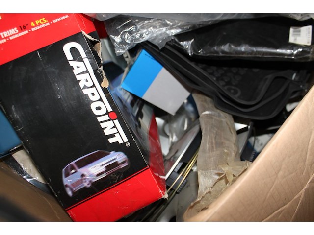 Complete inhoud palletbox met diverse auto materialen - afbeelding 10 van  11