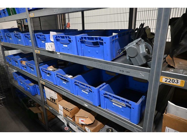 Complete inhoud (rvs) voorraadmagazijn - afbeelding 61 van  67