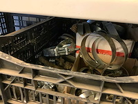 Complete inhoud stelling met krachtstroomkabels, werkplaatsinventaris, handgereedschap en tractoronderdelen - afbeelding 17 van  19