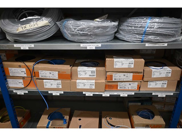 Complete inhoud van 3 secties elektradraad en machine installatie toebehoren - afbeelding 3 van  21