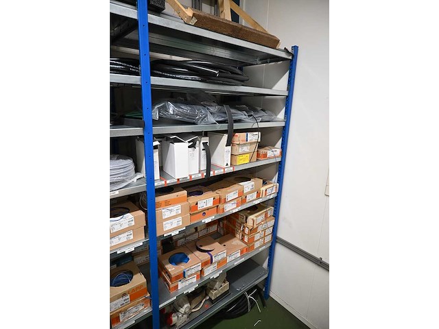 Complete inhoud van 3 secties elektradraad en machine installatie toebehoren - afbeelding 16 van  21