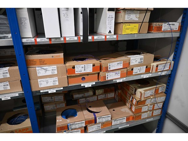 Complete inhoud van 3 secties elektradraad en machine installatie toebehoren - afbeelding 18 van  21