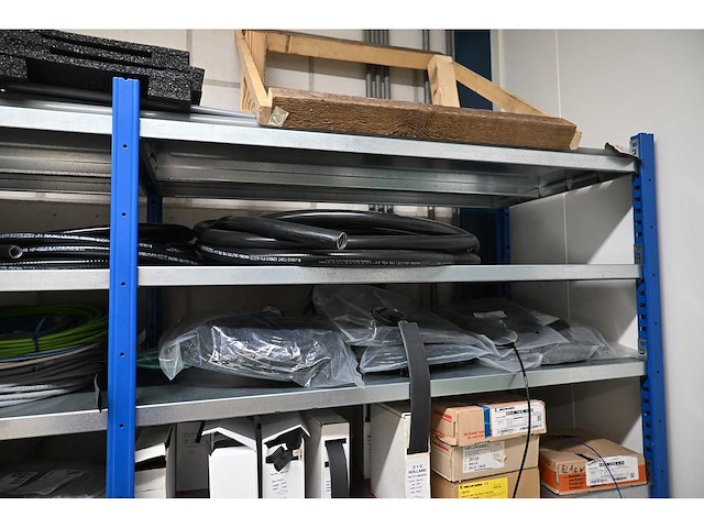 Complete inhoud van 3 secties elektradraad en machine installatie toebehoren - afbeelding 20 van  21