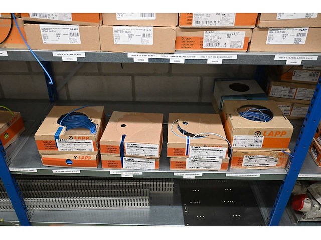 Complete inhoud van 3 secties elektradraad en machine installatie toebehoren - afbeelding 11 van  21
