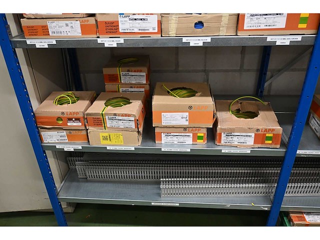 Complete inhoud van 3 secties elektradraad en machine installatie toebehoren - afbeelding 2 van  7