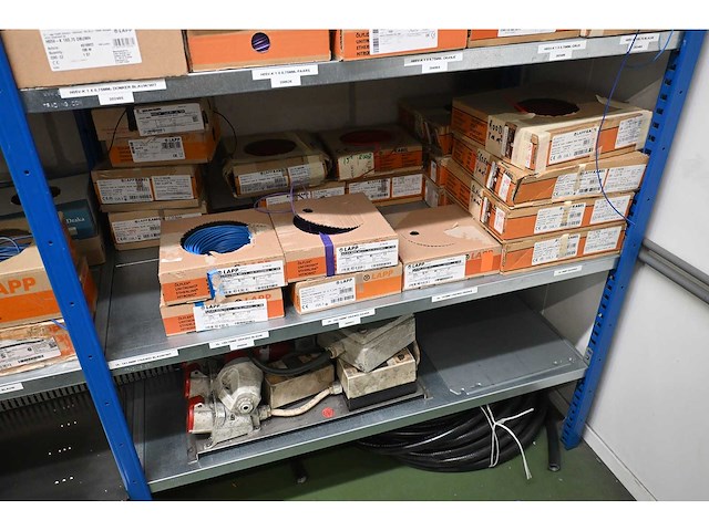 Complete inhoud van 3 secties elektradraad en machine installatie toebehoren - afbeelding 17 van  21