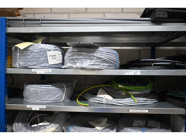 Complete inhoud van 3 secties elektradraad en machine installatie toebehoren - afbeelding 1 van  7