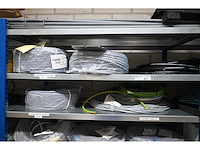 Complete inhoud van 3 secties elektradraad en machine installatie toebehoren - afbeelding 1 van  7