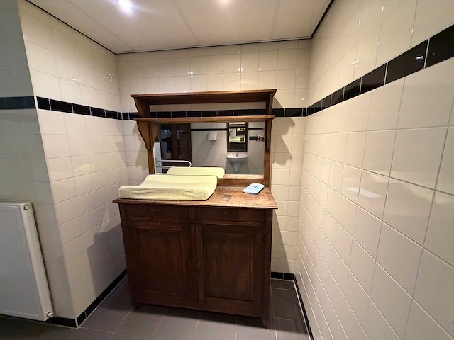 Complete inhoud verschoonruimte - afbeelding 1 van  4