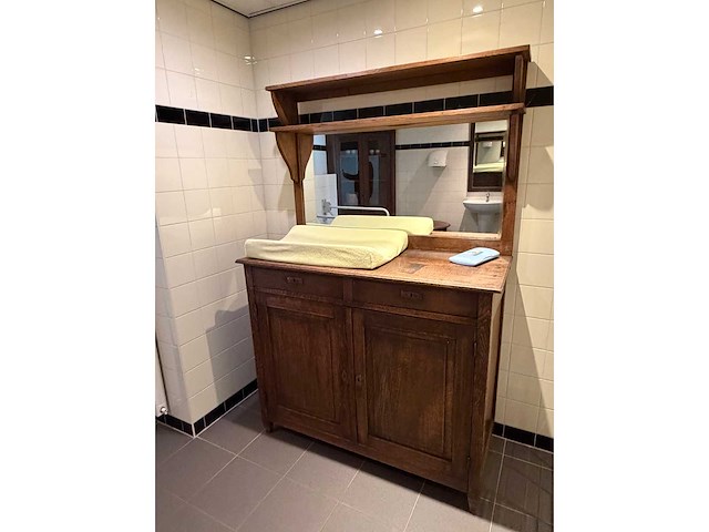 Complete inhoud verschoonruimte - afbeelding 4 van  4