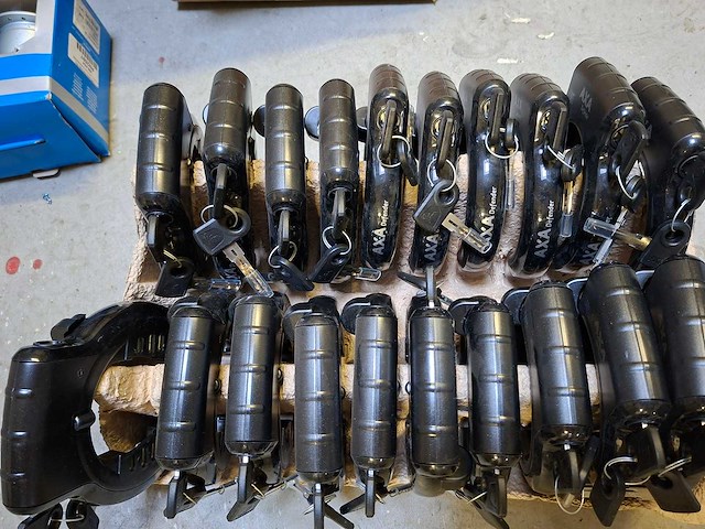 Complete inventaris fietsreparatie werkplaats - afbeelding 2 van  36