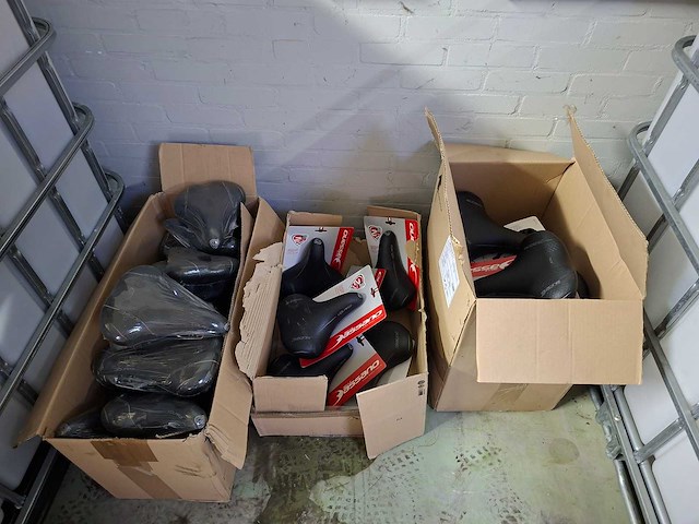 Complete inventaris fietsreparatie werkplaats - afbeelding 5 van  36