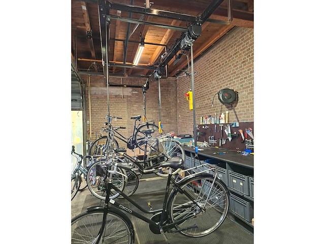 Complete inventaris fietsreparatie werkplaats - afbeelding 1 van  36