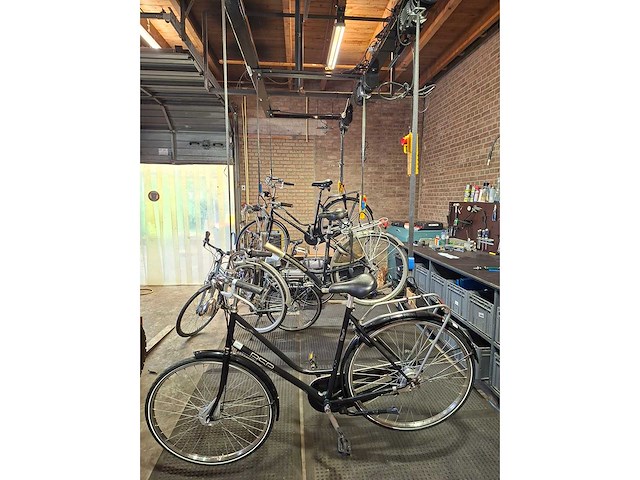 Complete inventaris fietsreparatie werkplaats - afbeelding 12 van  36