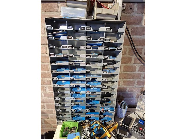 Complete inventaris fietsreparatie werkplaats - afbeelding 30 van  36