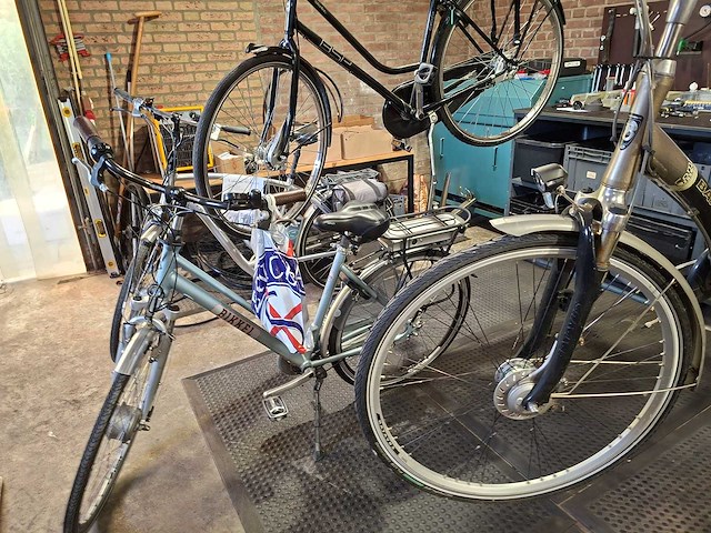 Complete inventaris fietsreparatie werkplaats - afbeelding 31 van  36
