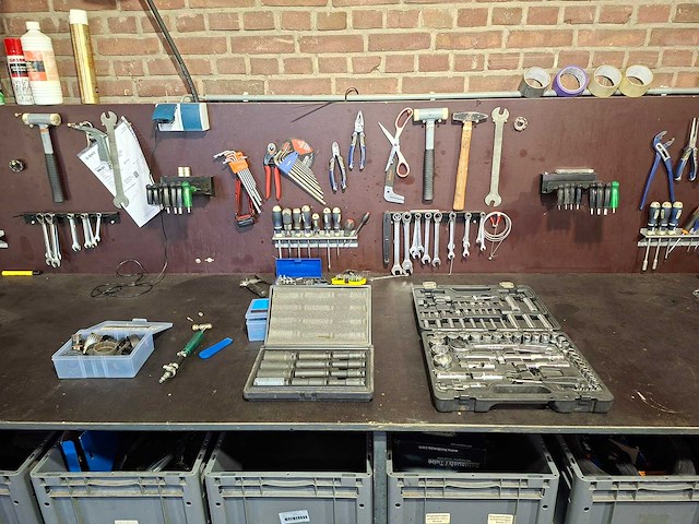Complete inventaris fietsreparatie werkplaats - afbeelding 34 van  36