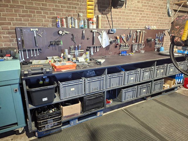 Complete inventaris fietsreparatie werkplaats - afbeelding 36 van  36
